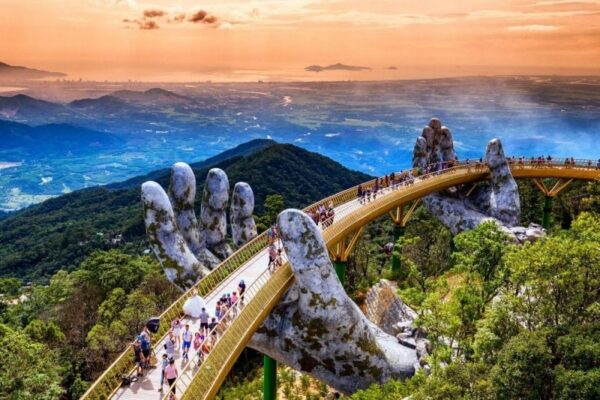 Golden Bridge Da Nang - "virtual living" coordinates that make tourists fascinated