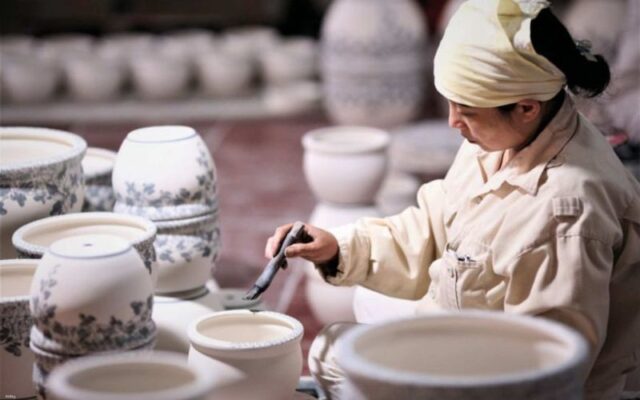Bat-Trang-Ceramic-Village-Local-Experients-Private-Tour