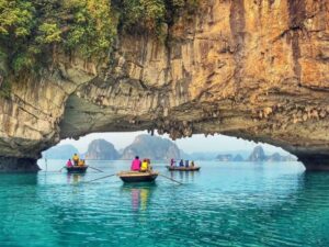 DAY-1-Halong-Bai-Tu-Long-Bay