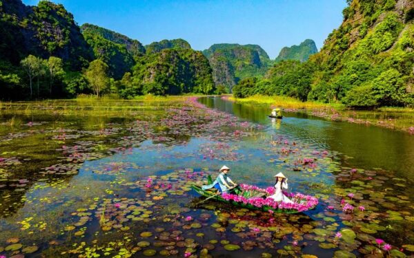 Day-Trip-To-Ninh-Binh-Hoa-Lu-Tam-Coc