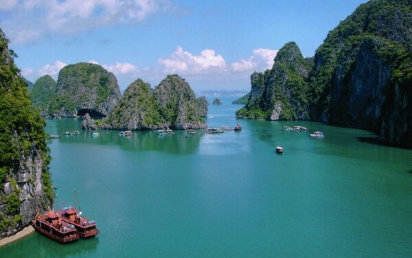 Halong-Bai-Tu-Long-Bay