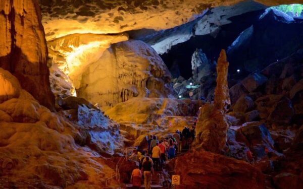 Halong-Bay-Sung-Sot-Cave-Hanoi