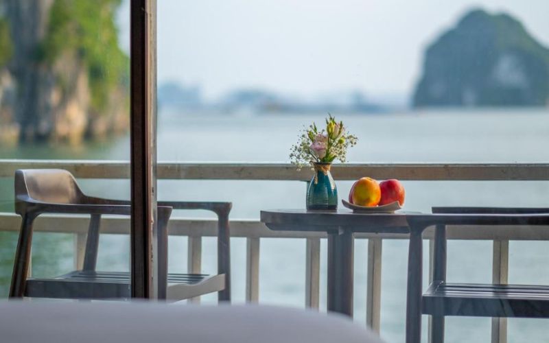 Halong-Bay-Sung-Sot-Cave-Hanoi