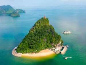 Hanoi-Halong-Bay-Luon-Cave-Titop