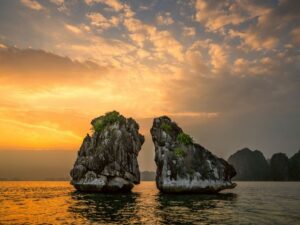 Hanoi-Lan-Ha-Bay-Sunset-Party-Cooking-Class