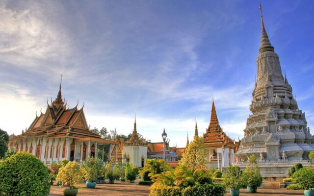 Ho-Chi-Minh-Fly-To-Phnom-Penh
