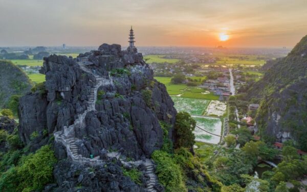 Hoa-Lu-Mua-Cave-Trang-An