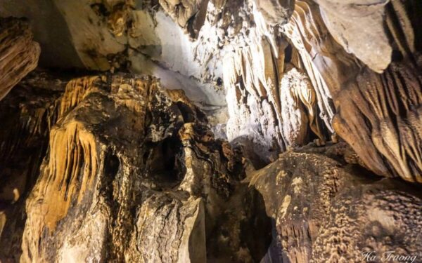 Lan-Ha-Bay-Halong-Bay-Hanoi