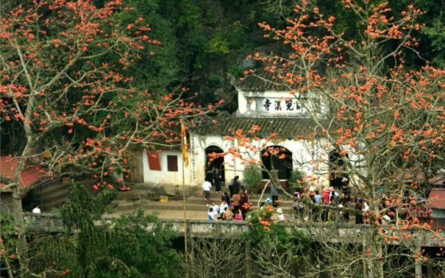The-Mystical-Beauty-Of-Perfume-Pagoda-Private-Tour