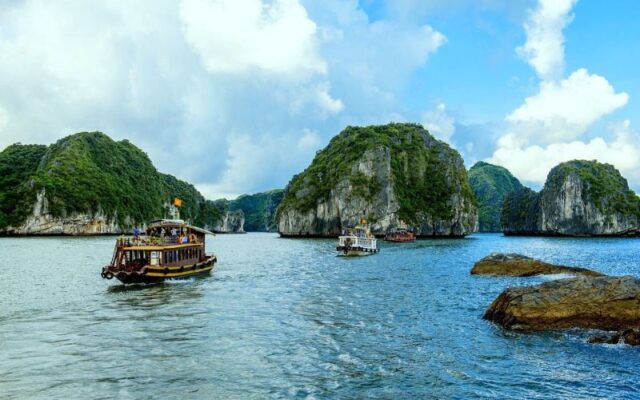 Hanoi-Halong-Bay-Day-Cruise-Overnight-In-Cat-Ba-Lunch.