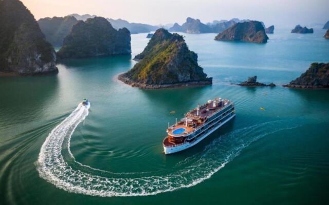 Hanoi-Halong-La-Ha-Bay-Tra-Bau