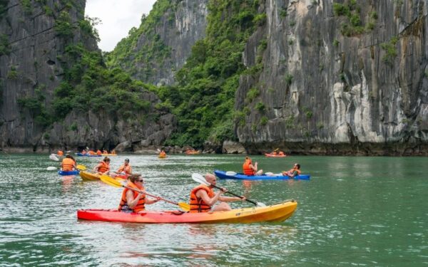 Visit-Viet-Hai-Village-Kayak-In-Lan-Ha-Bay-BreakfastLunchDinner