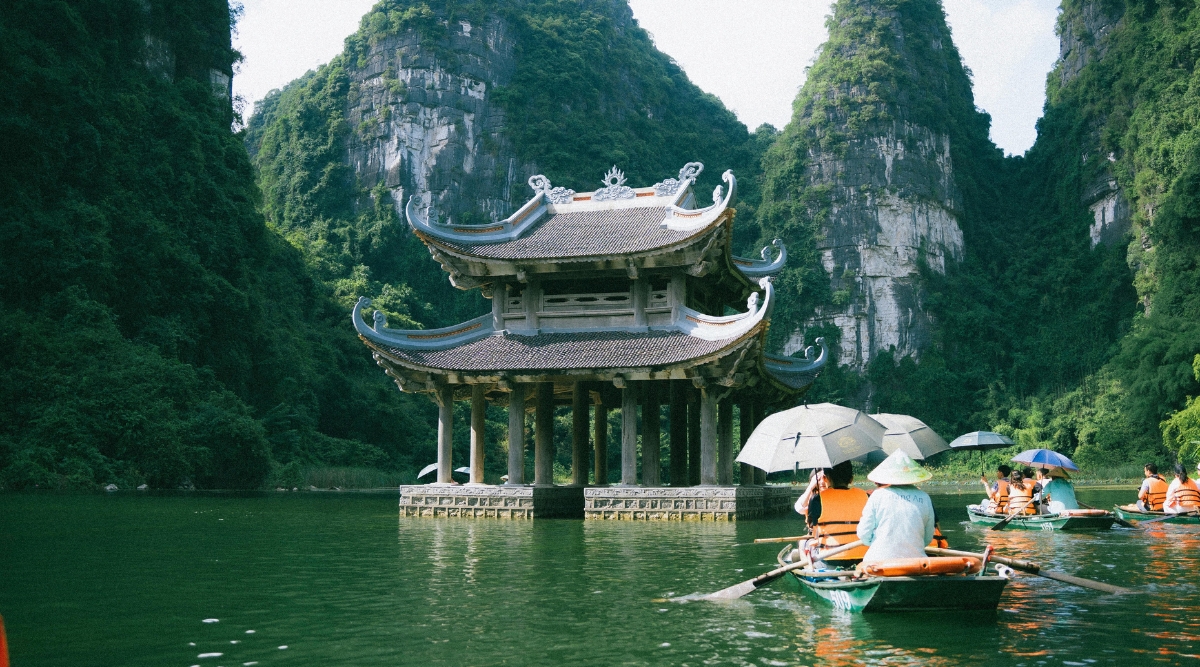 Boat to Trang An Ninh Binh