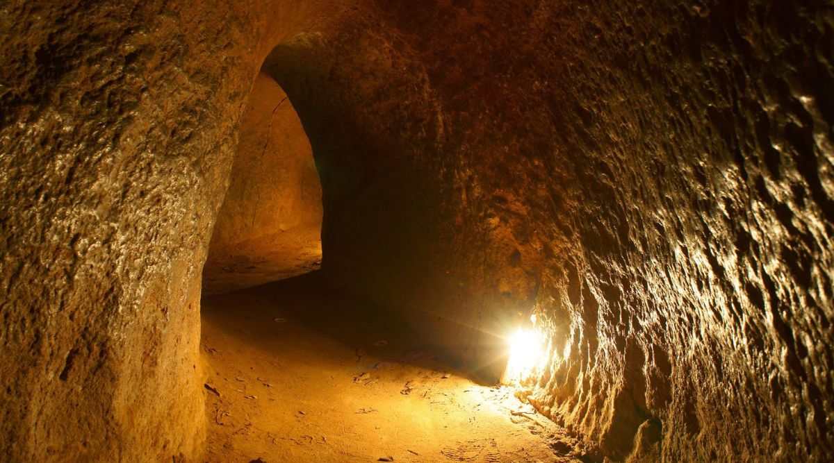 inside cu chi tunnels vietnam at a glance