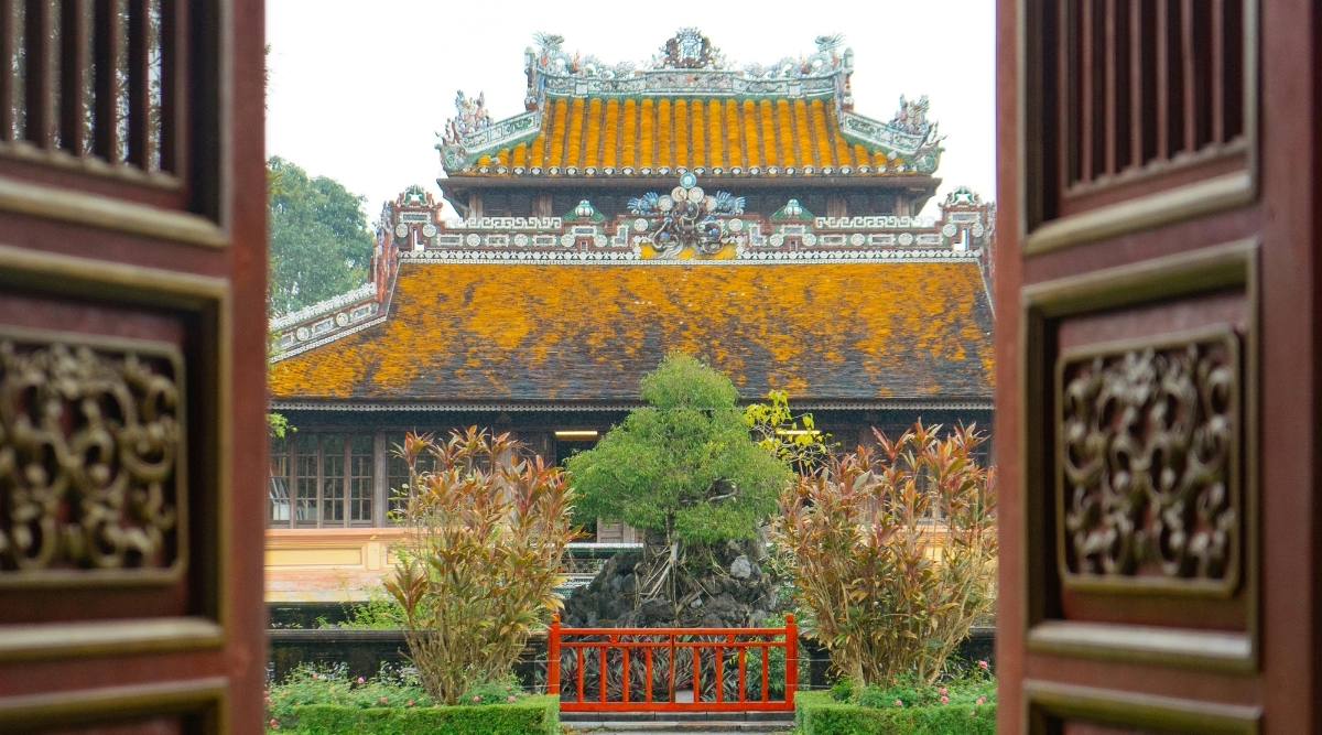 The beauty of Imperial Hue in the rain