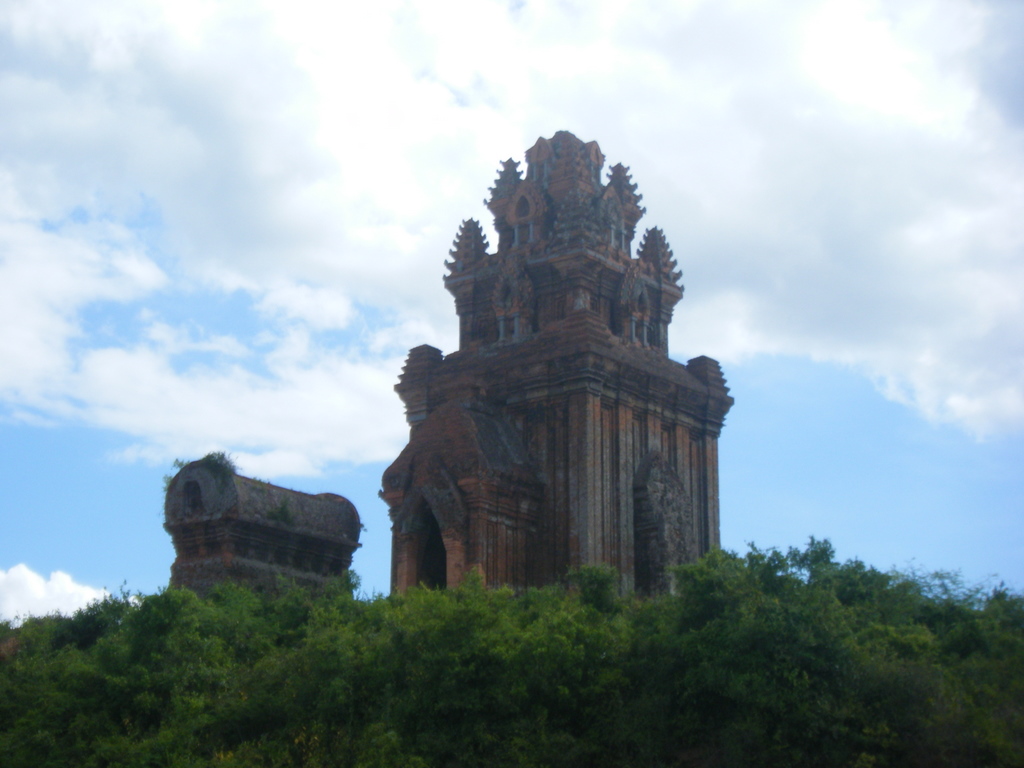 Banh It Cham Towers near Quy Nhon